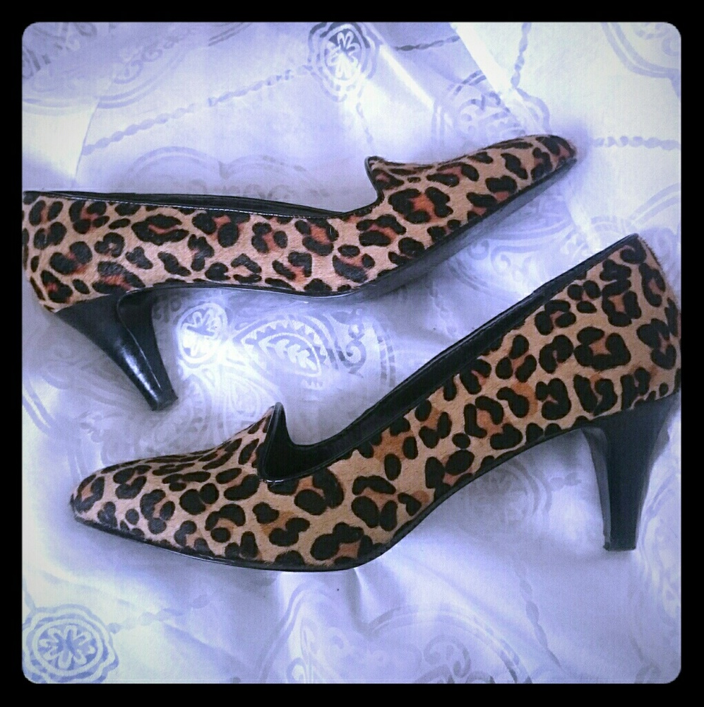 ❤ Nine West Leopard Print Kitten Heels ❤